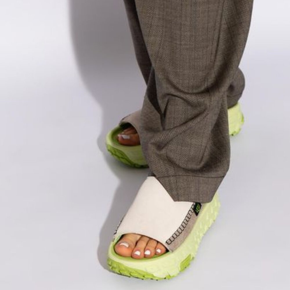 UGG All Gender Venture Daze Slide - Picture 6 of 11